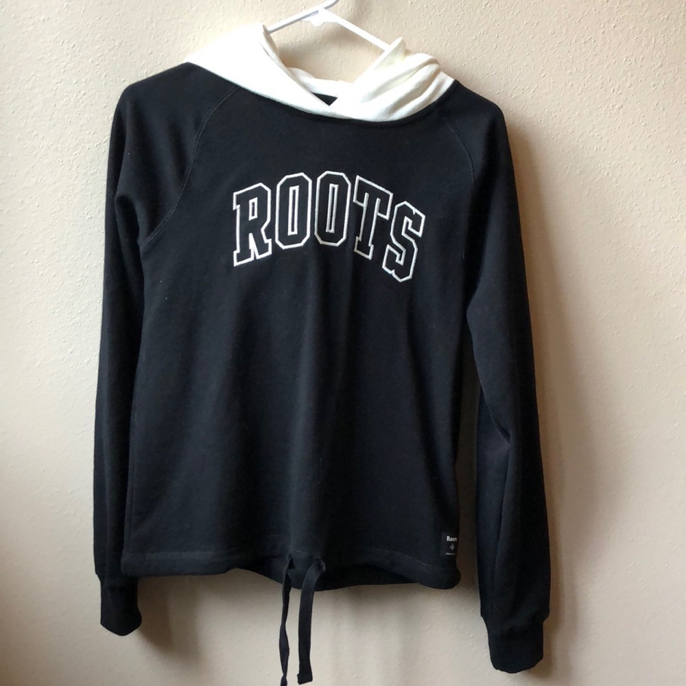 Roots black & white sweatshirt